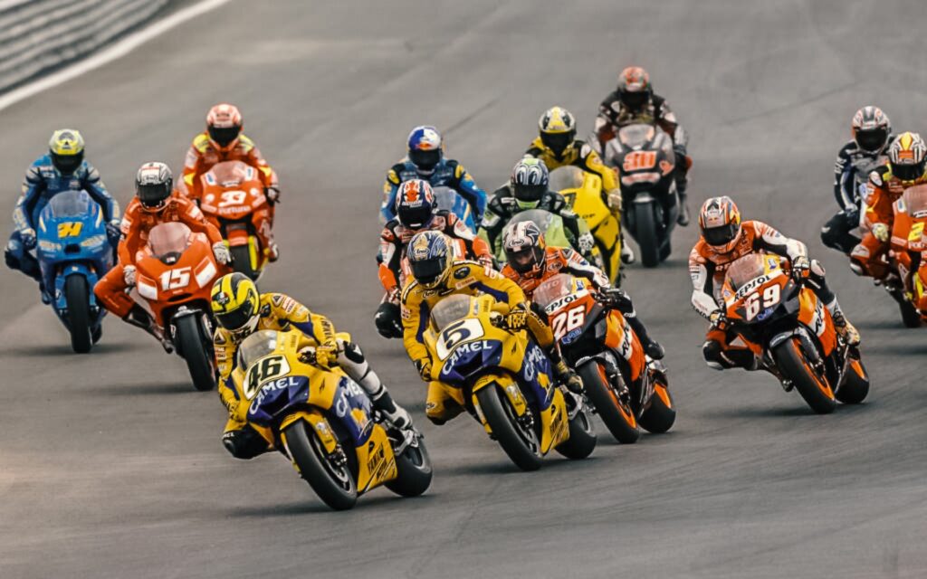 MotoGP 2006 Portuguese Grand Prix: Elias pips Rossi to the finish line, as Pedrosa takes out championship leader Nicky Hayden!